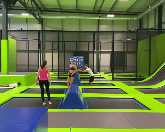 Halle; Centre de trampoline et loisirs à Etagnières